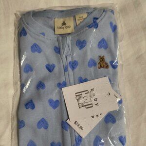 NEW Zip Up Pajama Baby Girl GAP size 0-3 months